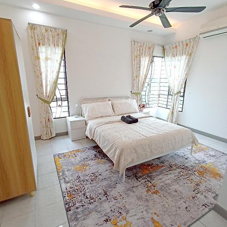 Tropika Homestay Bangi With 3 Bedrooms Kajang Extérieur photo
