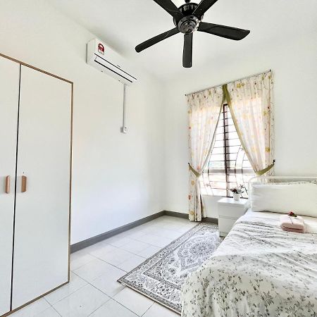 Tropika Homestay Bangi With 3 Bedrooms Kajang Extérieur photo