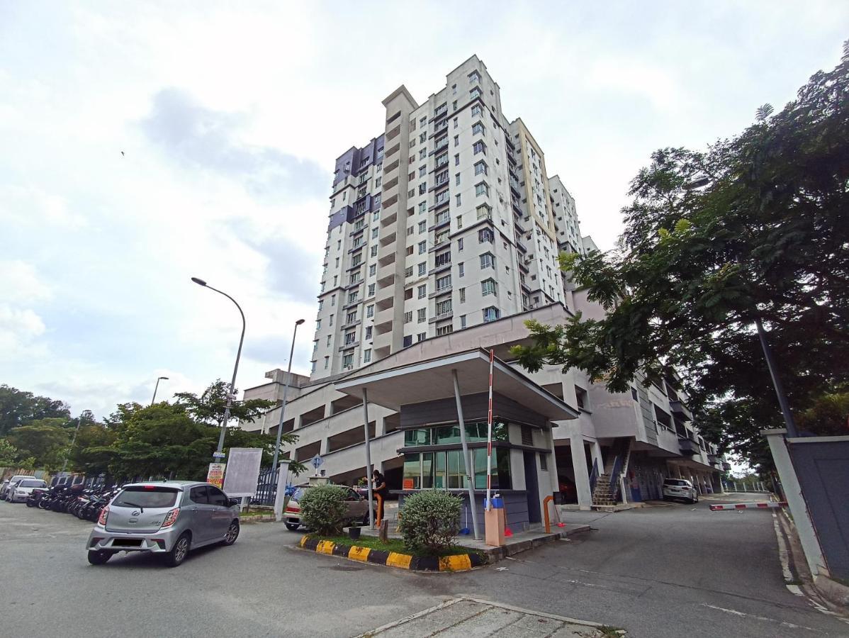 Tropika Homestay Bangi With 3 Bedrooms Kajang Extérieur photo