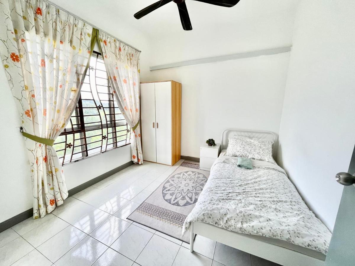 Tropika Homestay Bangi With 3 Bedrooms Kajang Extérieur photo