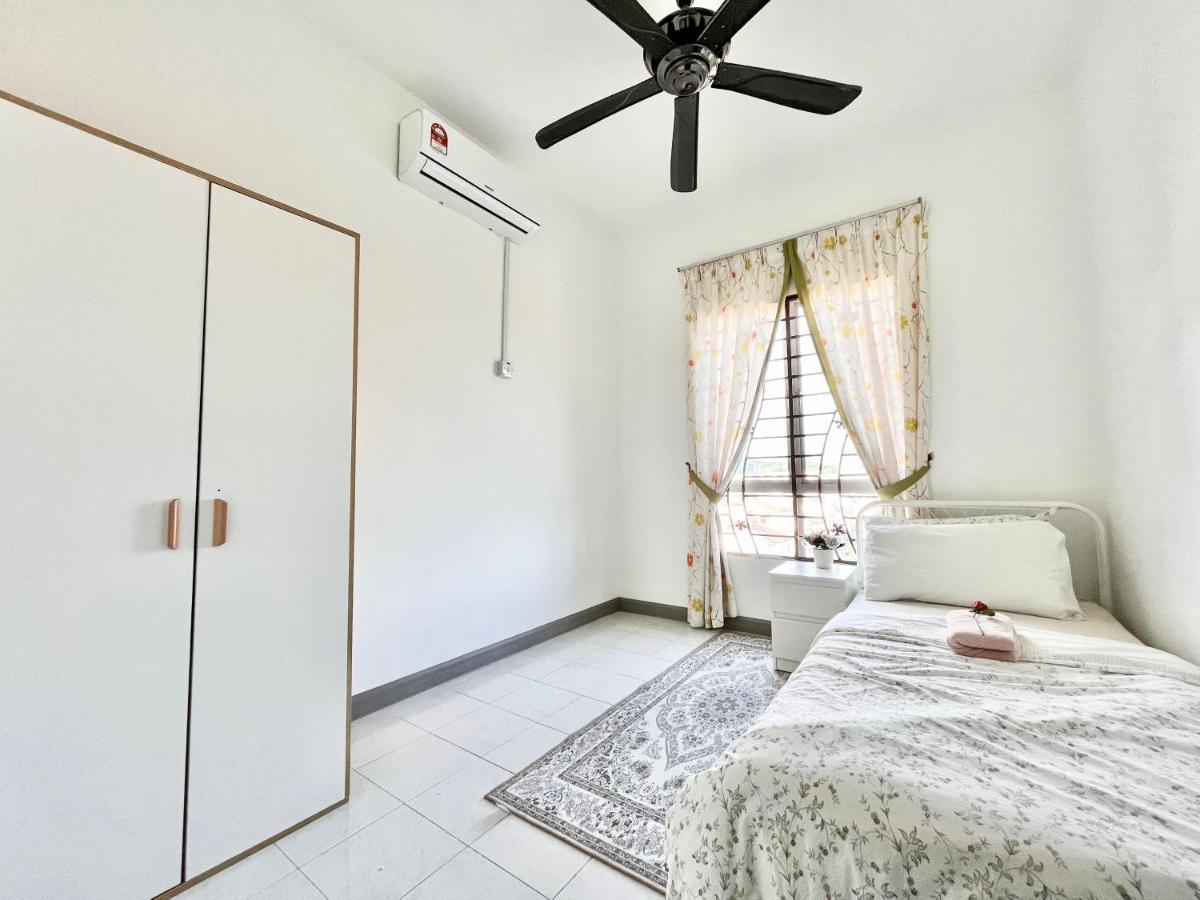 Tropika Homestay Bangi With 3 Bedrooms Kajang Extérieur photo