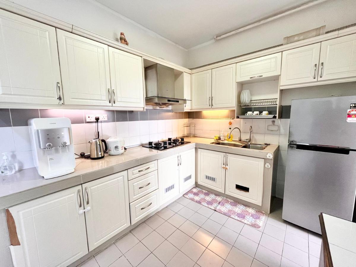 Tropika Homestay Bangi With 3 Bedrooms Kajang Extérieur photo